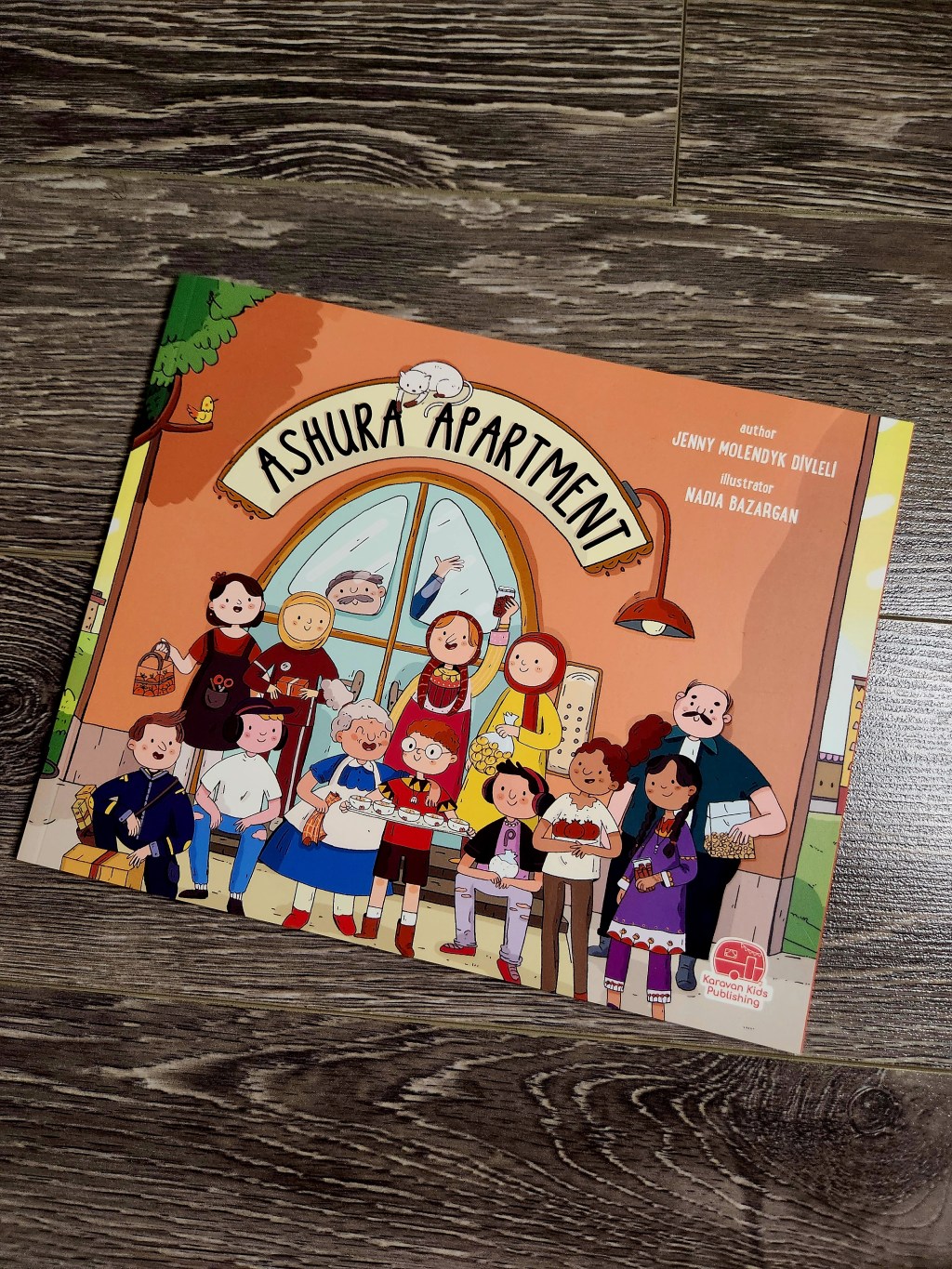 Ashura Apartment by Jenny Molendyk&nbsp;Divleli